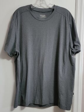 UNTUCKit gray short-sleeved T-shirt